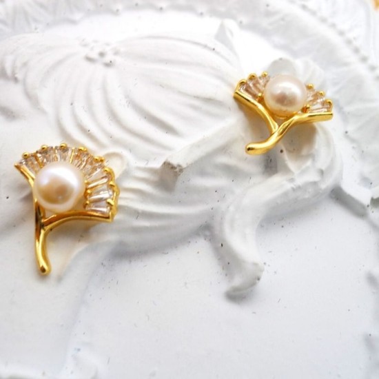 Dandelion White Pearl Stud Earrings