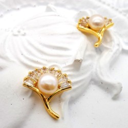 Dandelion White Pearl Stud Earrings