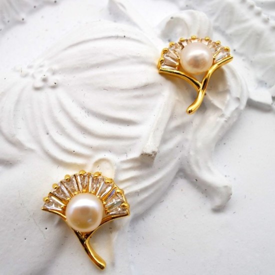 Dandelion White Pearl Stud Earrings