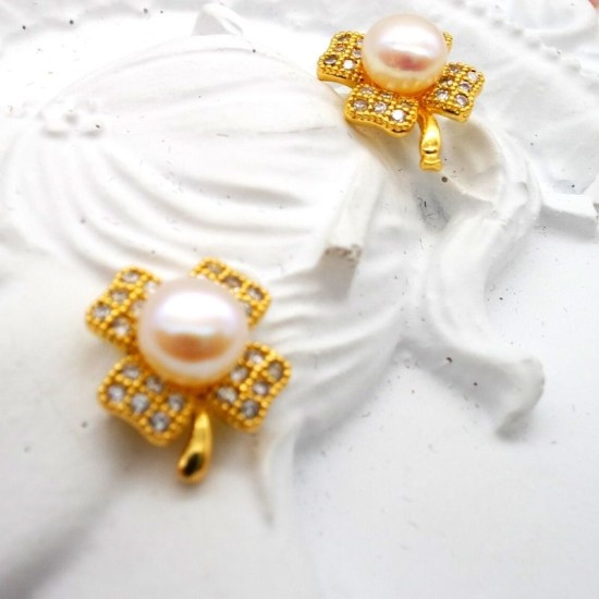 Clover White Pearl Stud Earrings