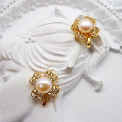 Clover White Pearl Stud Earrings