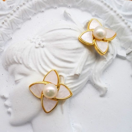 Flower Shape Natural Freshwater Mother Of Pearl Stud Earrings