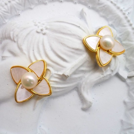 Flower Shape Natural Freshwater Mother Of Pearl Stud Earrings