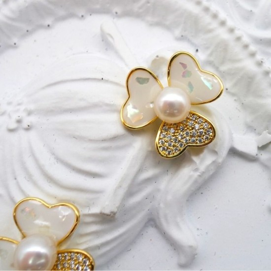 Flower Shape Rhinestone White Lacquer Crushed Shell Pearl Stud Earrings