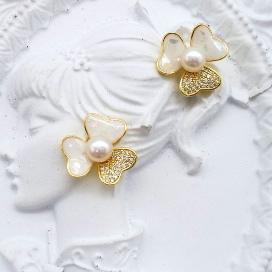 Flower Shape Rhinestone White Lacquer Crushed Shell Pearl Stud Earrings