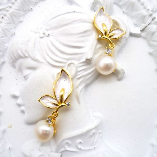 Butterfly Flat Pearl Stud Earrings