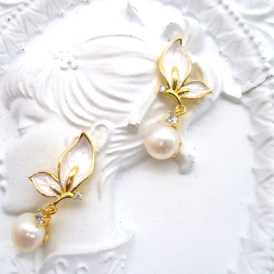 Butterfly Flat Pearl Stud Earrings