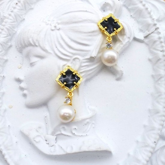 Black Square to Flat Pearl Stud Earrings