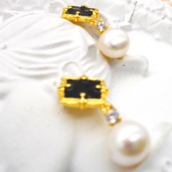 Black Square to Flat Pearl Stud Earrings