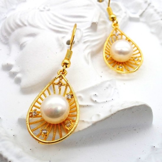 Cutout Drop Flat Pearl Stud Earrings